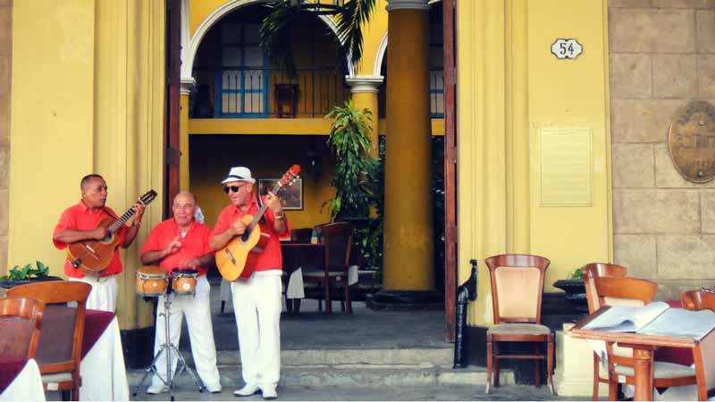 Hochzeitsreise-Havanna-Musiker